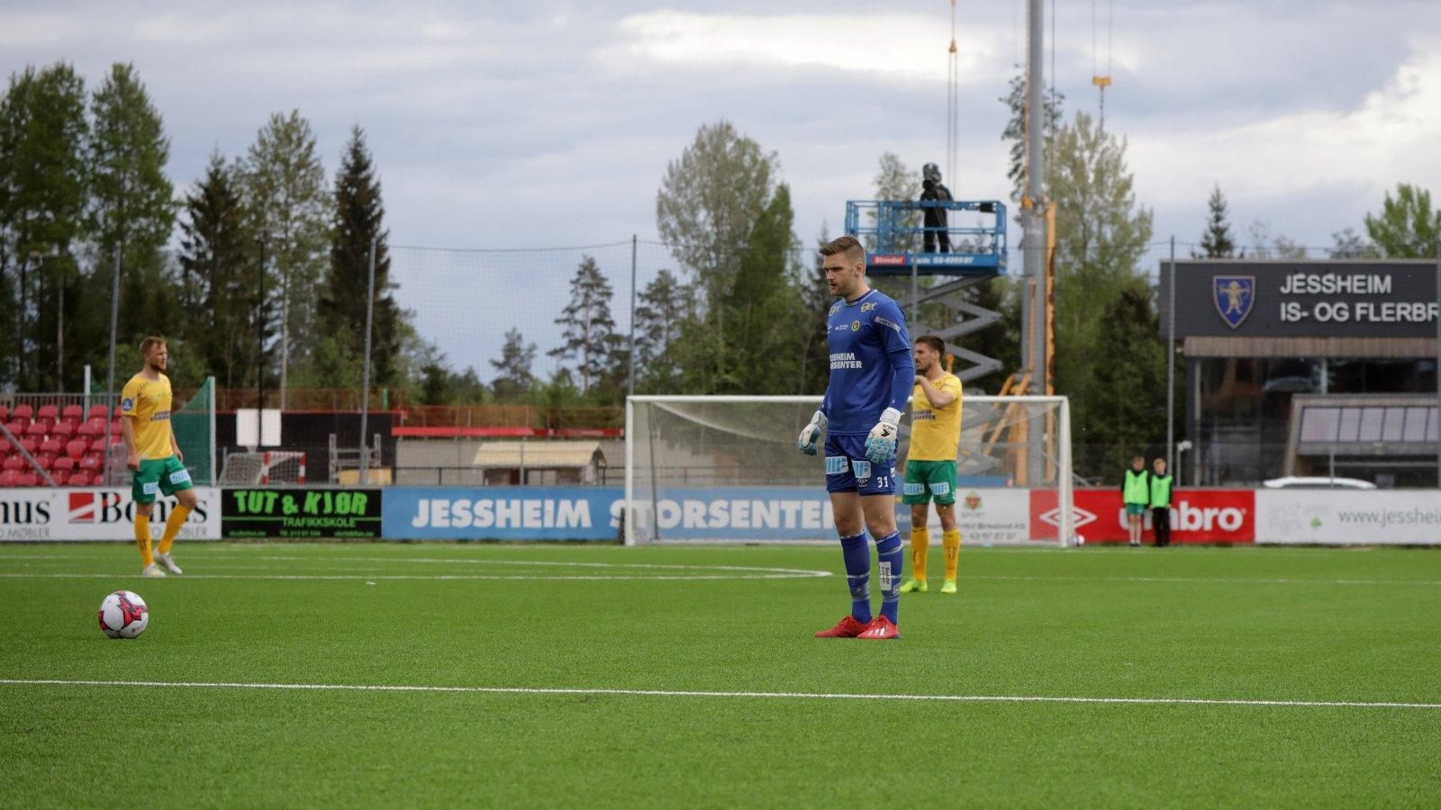 Вратарь забил невероятным ударом со штрафного на 89 минуте, и помог команде победить: видео