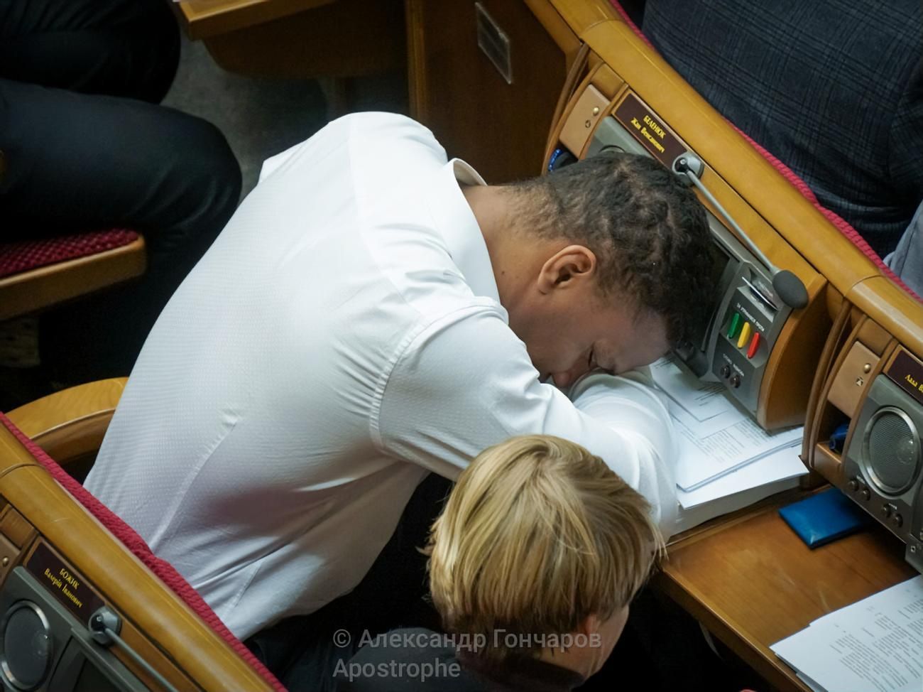 "Квартал 95" высмеял депутата от "Слуги народа" Жана Беленюка, который спит в Верховной Раде