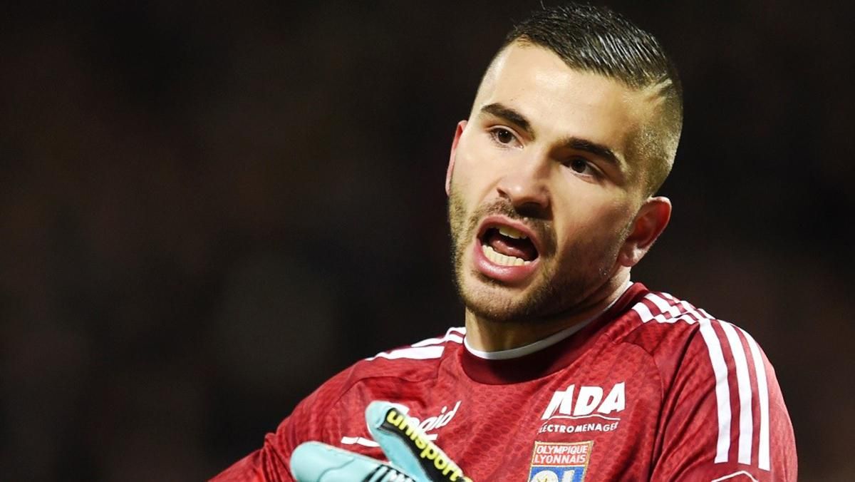 Безглуздий ляп воротаря "Ліона" дозволив "Бенфіці" здобути перемогу в Лізі чемпіонів: відео Безглуздий ляп воротаря "Ліона" дозволив "Бенфіці" здобути перемогу в Лізі чемпіонів: відео