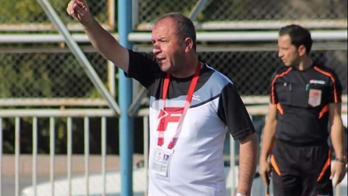 Головний тренер надавав ляпасів своїм гравцям в перерві матчу: відео Головний тренер надавав ляпасів своїм гравцям в перерві матчу: відео