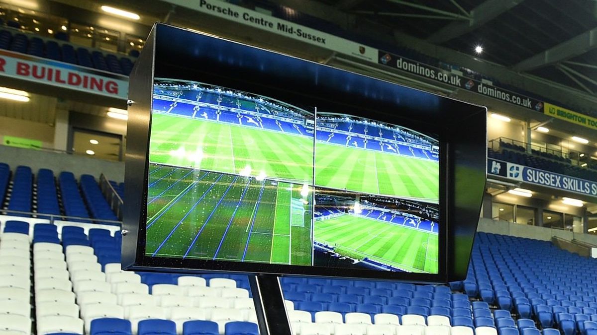 Исторический матч: в Украине впервые используют систему VAR в режиме онлайн