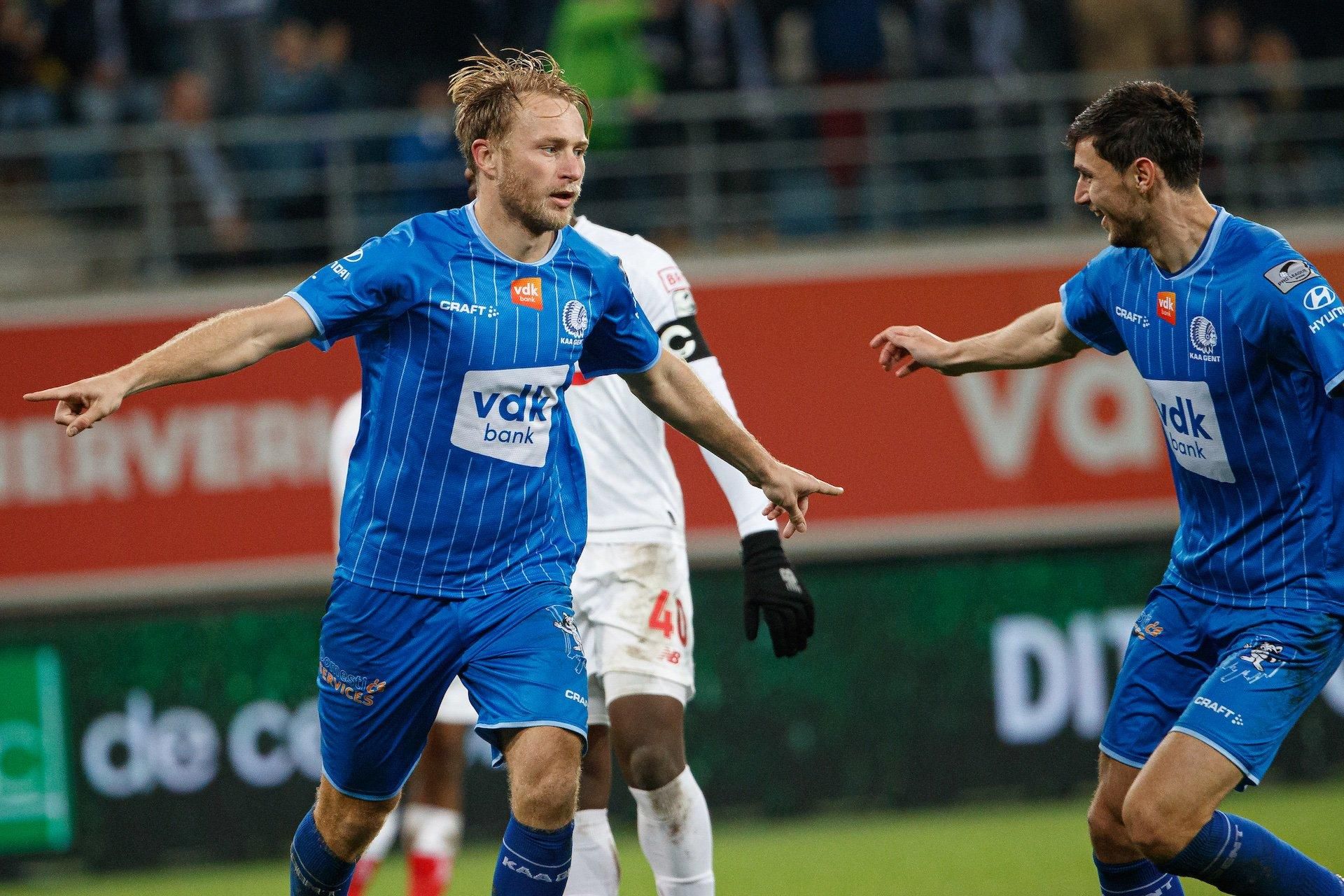 Українець Безус шикарним голом допоміг "Генту" перемогти у Бельгії: відео Українець Безус шикарним голом допоміг "Генту" перемогти у Бельгії: відео