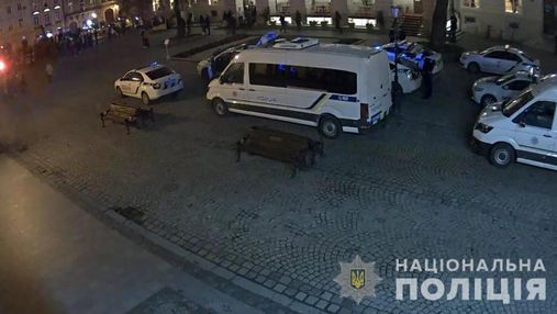 Прямо в центре Львова произошла массовая драка украинских и французских фанатов: видео