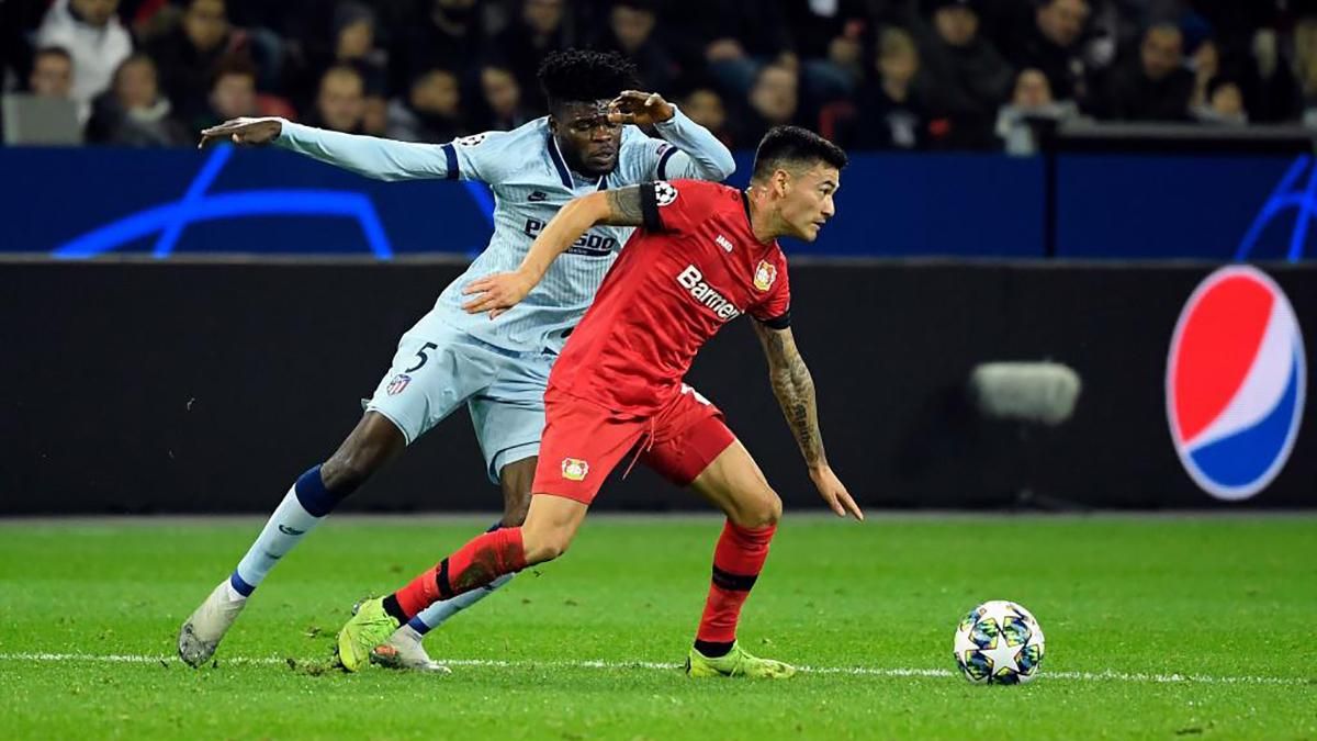 Футболіст "Атлетіко" відзначився курйозним автоголом у матчі з "Баєром": відео Футболіст "Атлетіко" відзначився курйозним автоголом у матчі з "Баєром": відео