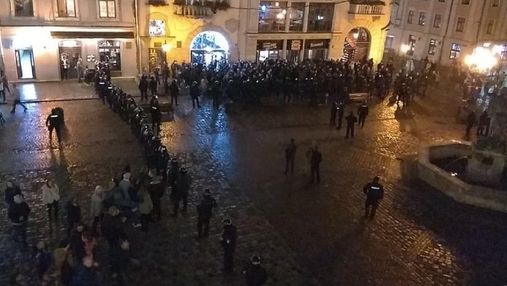Українські та французькі вболівальники вдруге за день побилися в центрі Львова: фото та відео