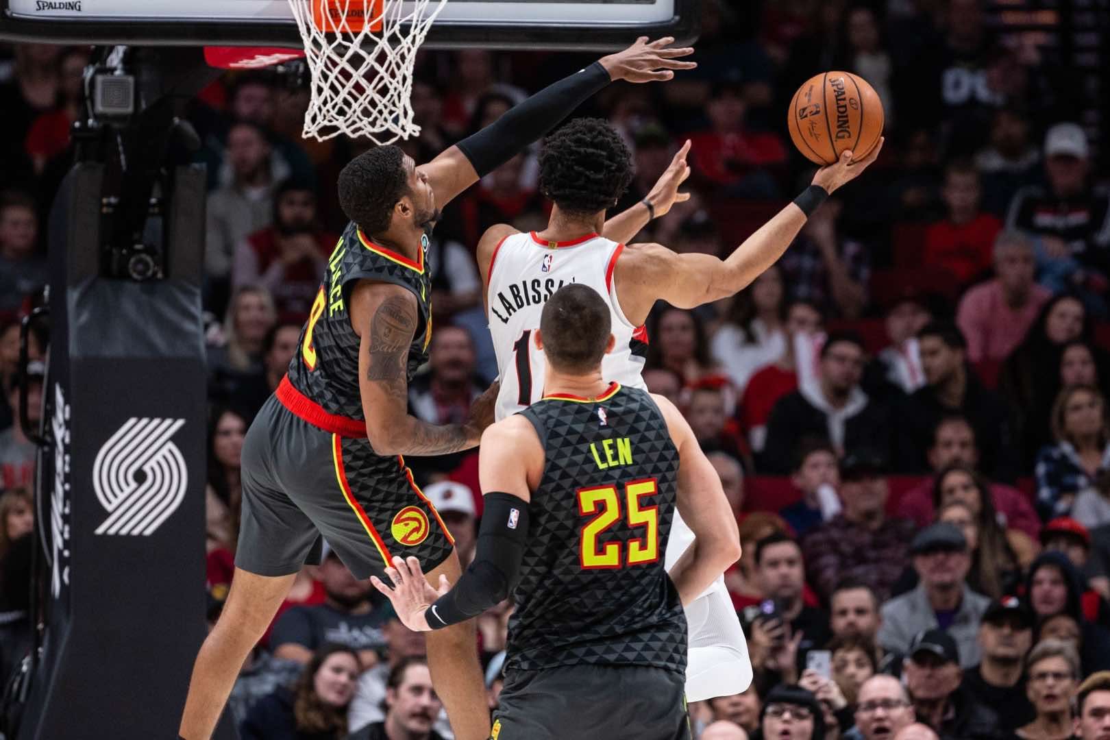 Лень набрал четыре очка в проигранном матче "Атланты" против "Портленда": результаты НБА Лень набрал четыре очка в проигранном матче "Атланты" против "Портленда": результаты НБА