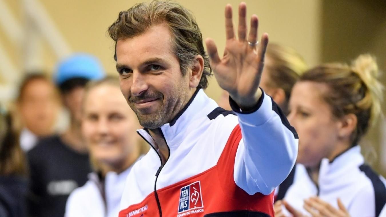 Капітан збірної Франції з тенісу зламав ногу, святкуючи перемогу у фіналі кубка Федерації Капітан збірної Франції з тенісу зламав ногу, святкуючи перемогу у фіналі кубка Федерації