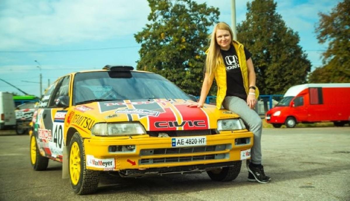 На соревнованиях по кроссу под Харьковом гонщица 15 раз перевернулась на автомобиле:  видео