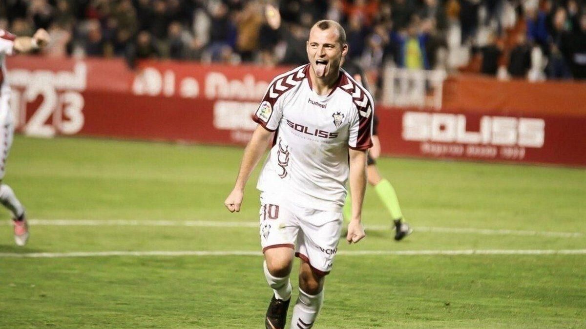 Фанати "Альбасете" визнали українця Романа Зозулю найкращим гравцем команди в жовтні Фанати "Альбасете" визнали українця Романа Зозулю найкращим гравцем команди в жовтні