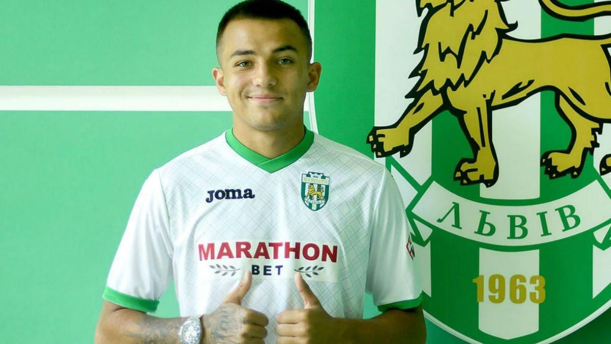 Гравець "Карпат" звинуватив федерацію футболу в помилці, через яку не зіграє за збірну Гравець "Карпат" звинуватив федерацію футболу в помилці, через яку не зіграє за збірну