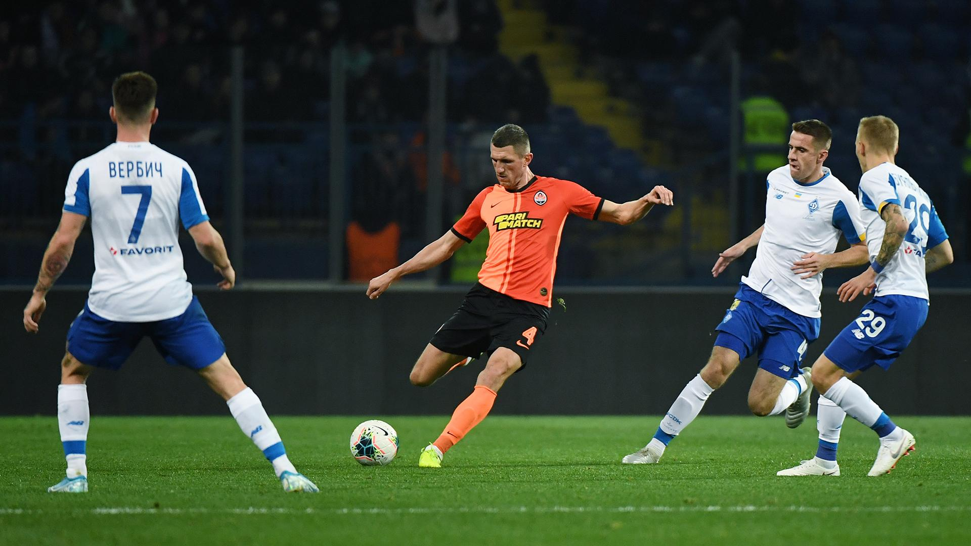 Украинский защитник "Шахтера" попал в сборную недели от FIFA20