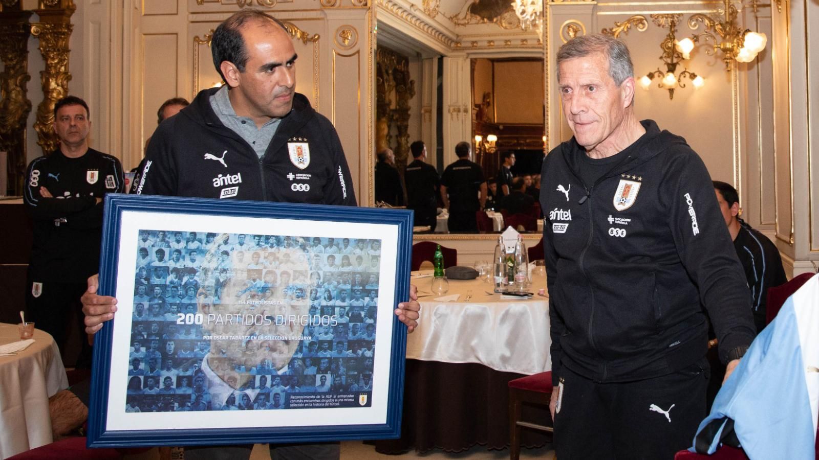 Тренер сборной Уругвая попал в Книгу рекордов Гиннеса Тренер сборной Уругвая попал в Книгу рекордов Гиннеса