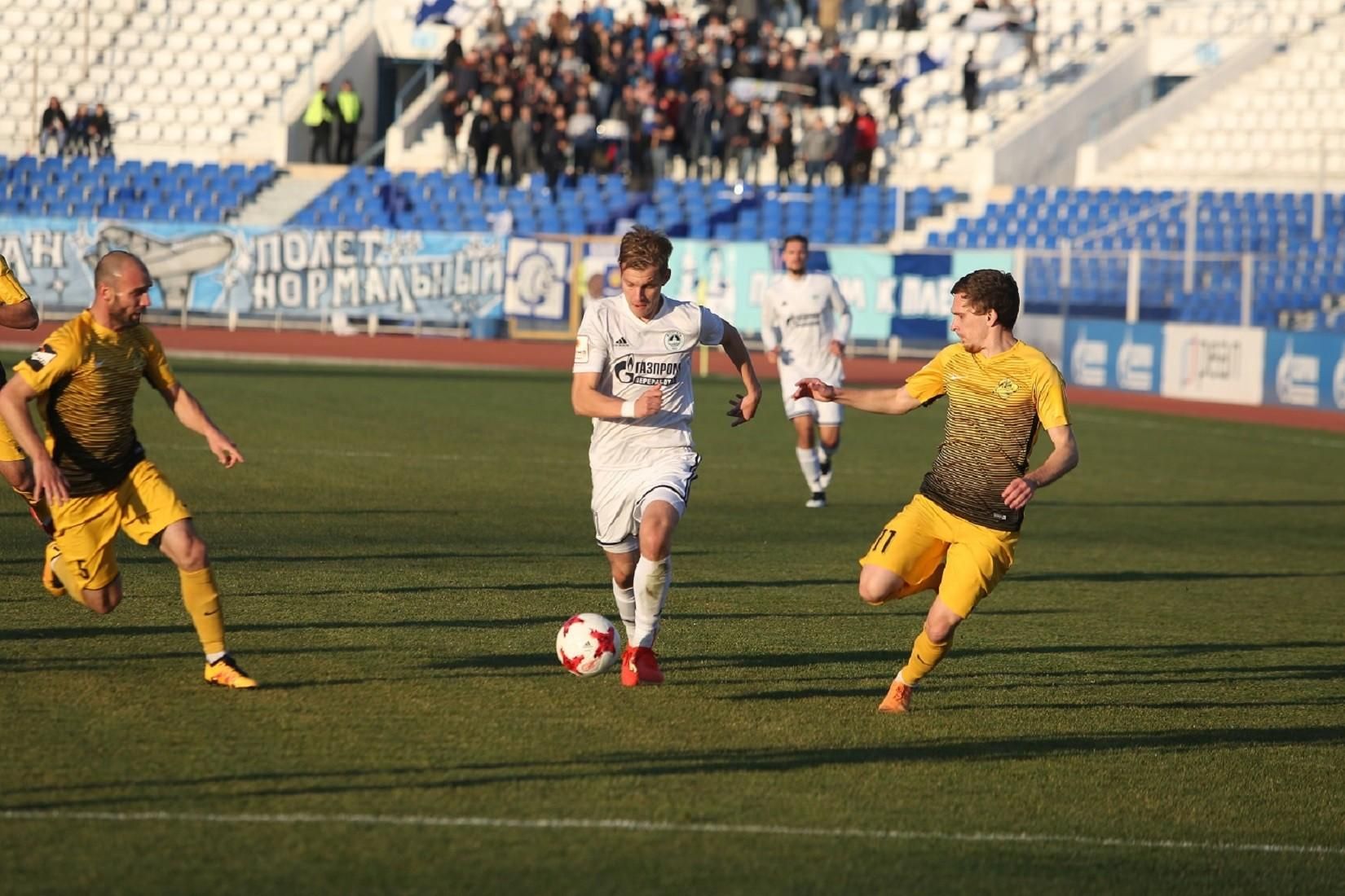 В Росії матч чемпіонату з футболу закінчився масовою бійкою на полі: відео В Росії матч чемпіонату з футболу закінчився масовою бійкою на полі: відео