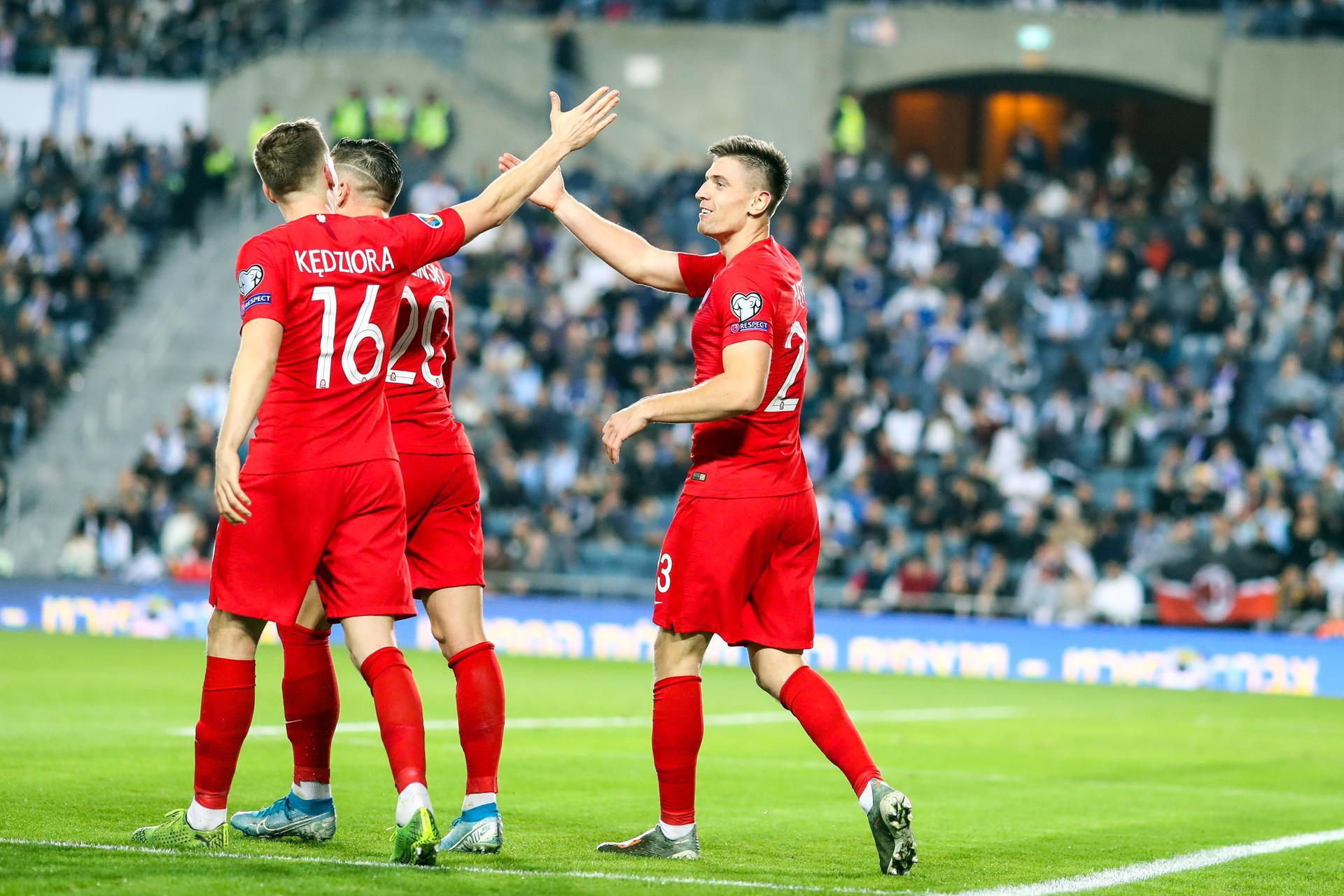 Защитник "Динамо" получил бессмысленную травму в матче за сборную в отборе на Евро-2020: видео