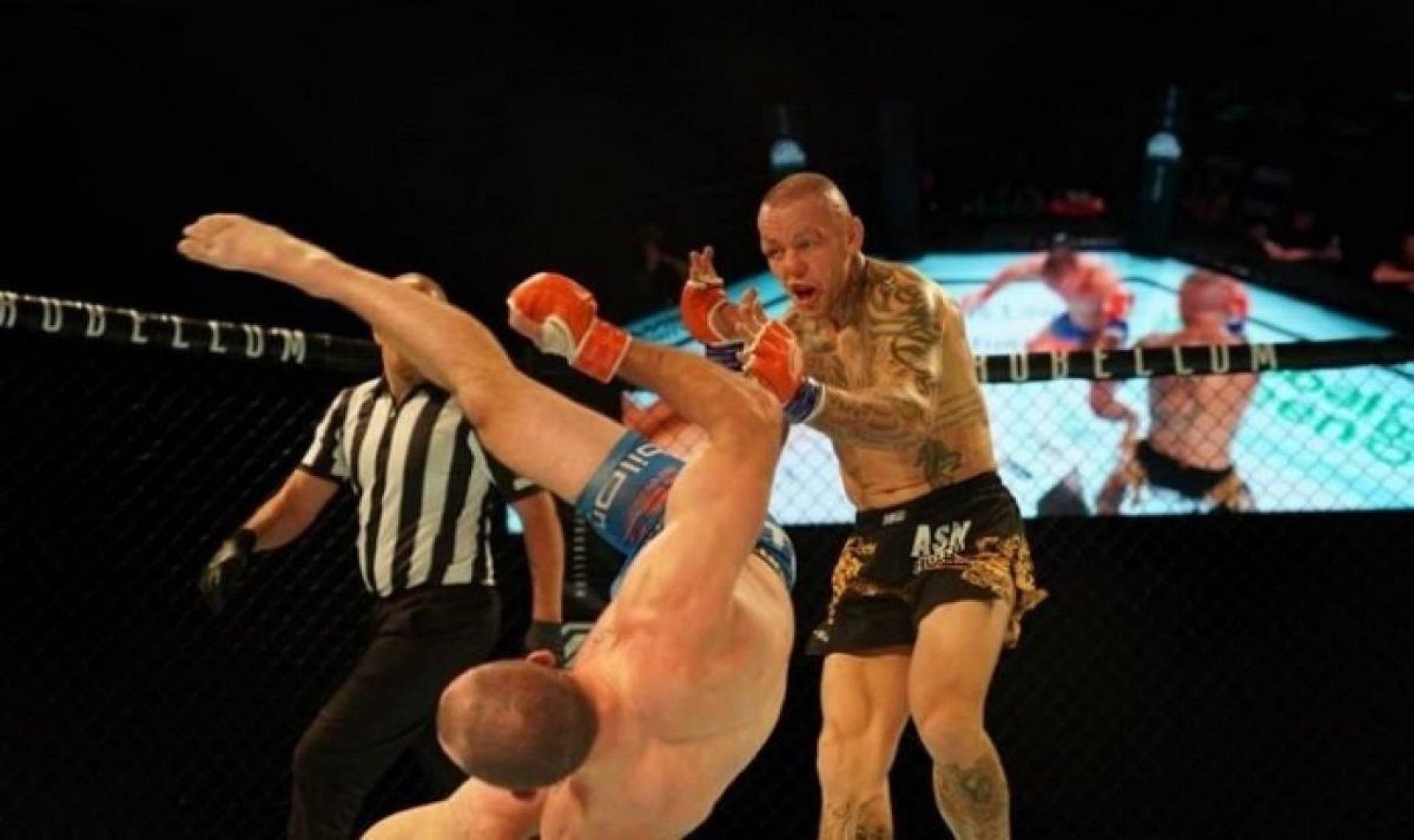 Боец ММА уложил ветерана UFC в глубокий нокаут ударом "грохот грома": видео
