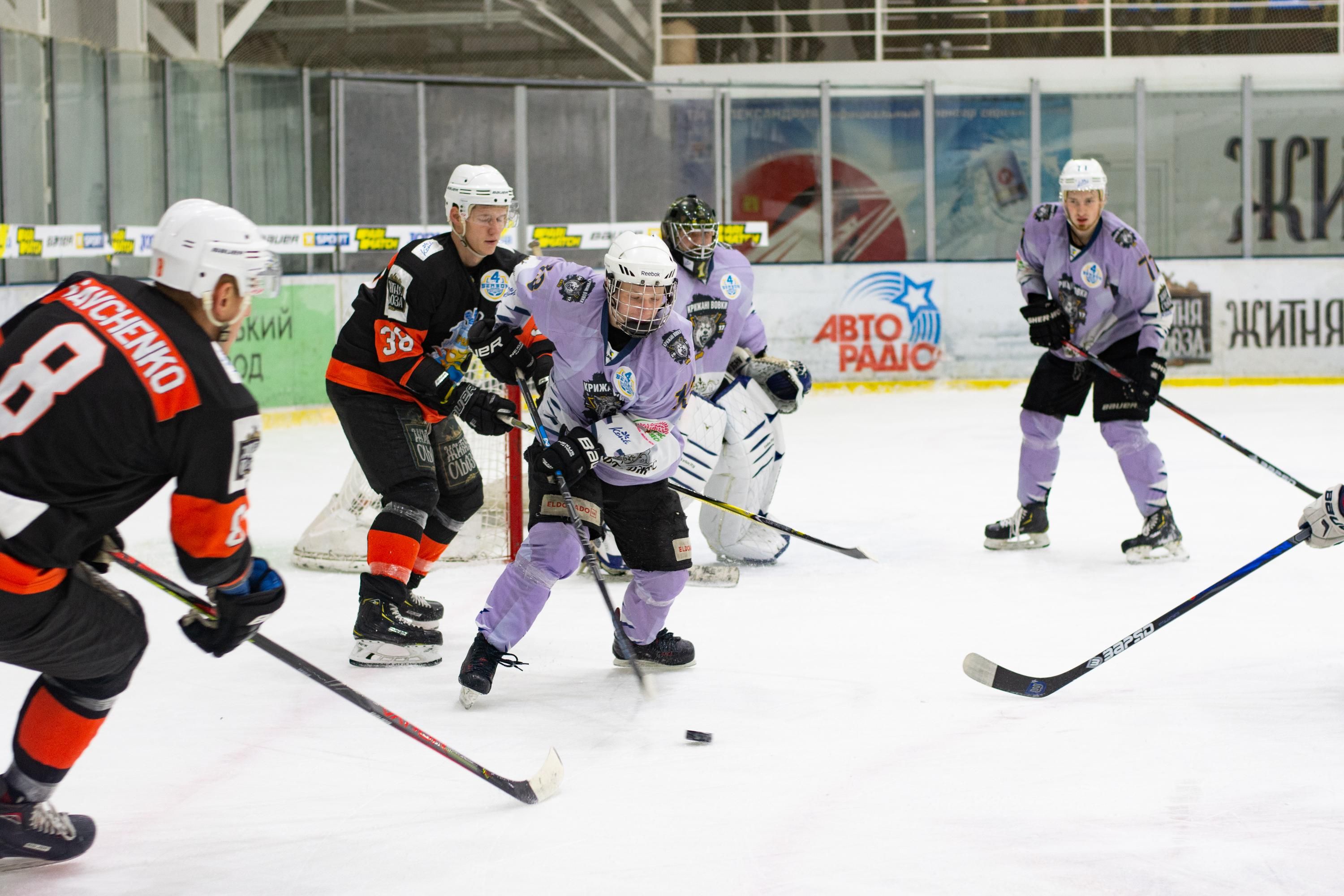 "Донбасс" забросил 17 шайб "Динамо", "Кременчуг" разгромил "Ледяных Волков" "Донбасс" забросил 17 шайб "Динамо", "Кременчуг" разгромил "Ледяных Волков"