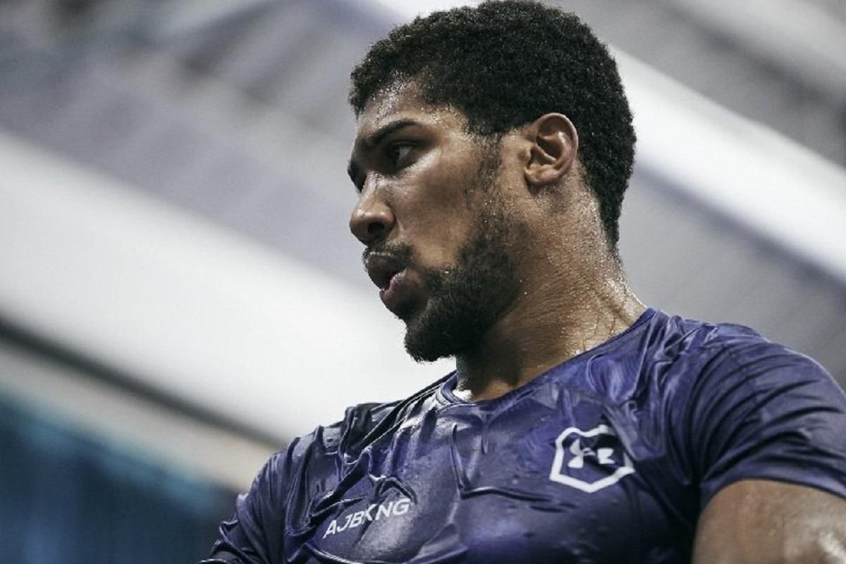 Джошуа провів відкрите тренування напередодні реваншу з Руїсом: ефектні фото Джошуа провів відкрите тренування напередодні реваншу з Руїсом: ефектні фото