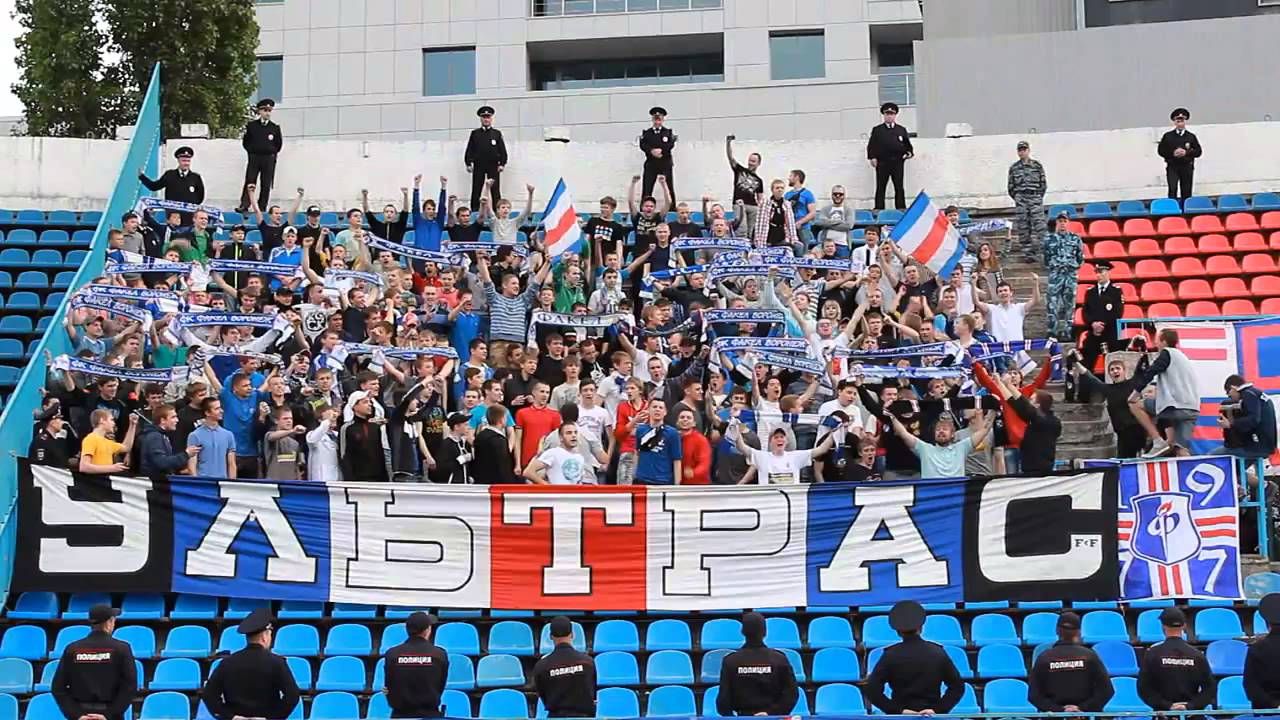 Фанати російського клубу побили футболістів на стадіоні після ганебної поразки: відео Фанати російського клубу побили футболістів на стадіоні після ганебної поразки: відео