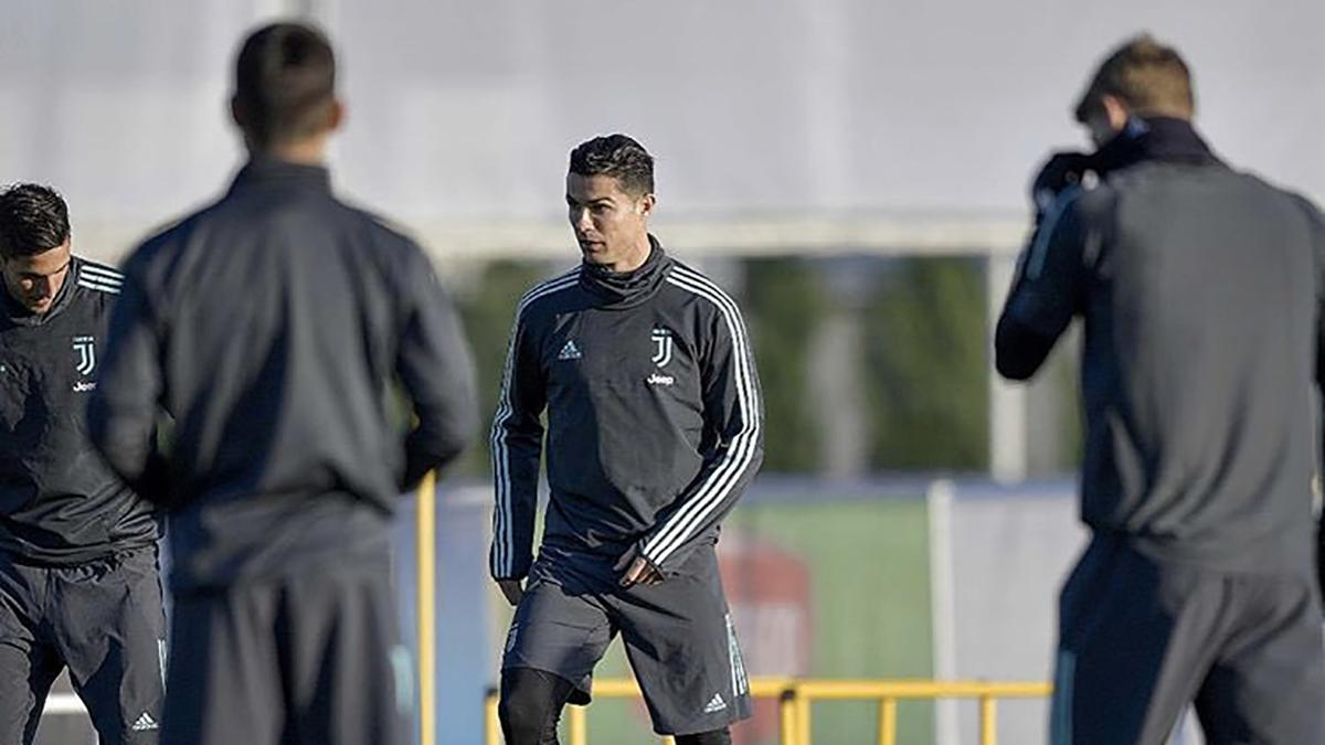 Футболисты "Ювентуса" посрамили Роналду во время тренировки: видео