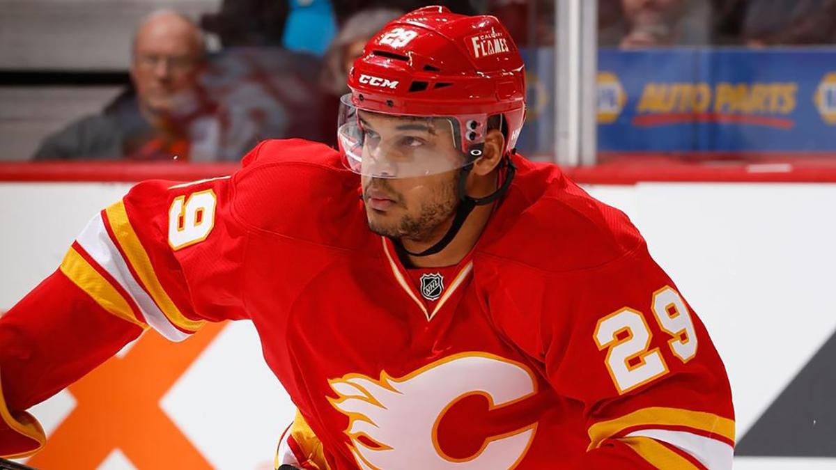 В НХЛ разгорелся расовый скандал из-за хоккеиста из Украины В НХЛ разгорелся расовый скандал из-за хоккеиста из Украины