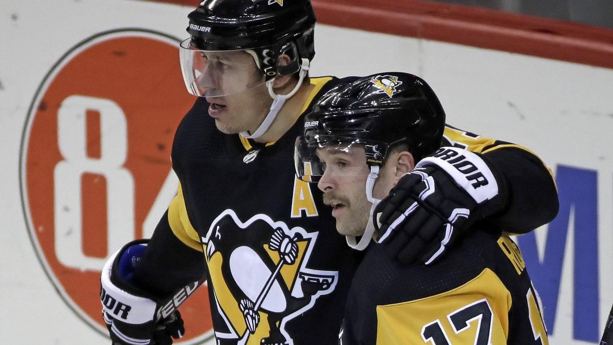 Хокеїст НХЛ сидячи закинув шайбу за 0,2 секунди до кінця гри: відео Хокеїст НХЛ сидячи закинув шайбу за 0,2 секунди до кінця гри: відео