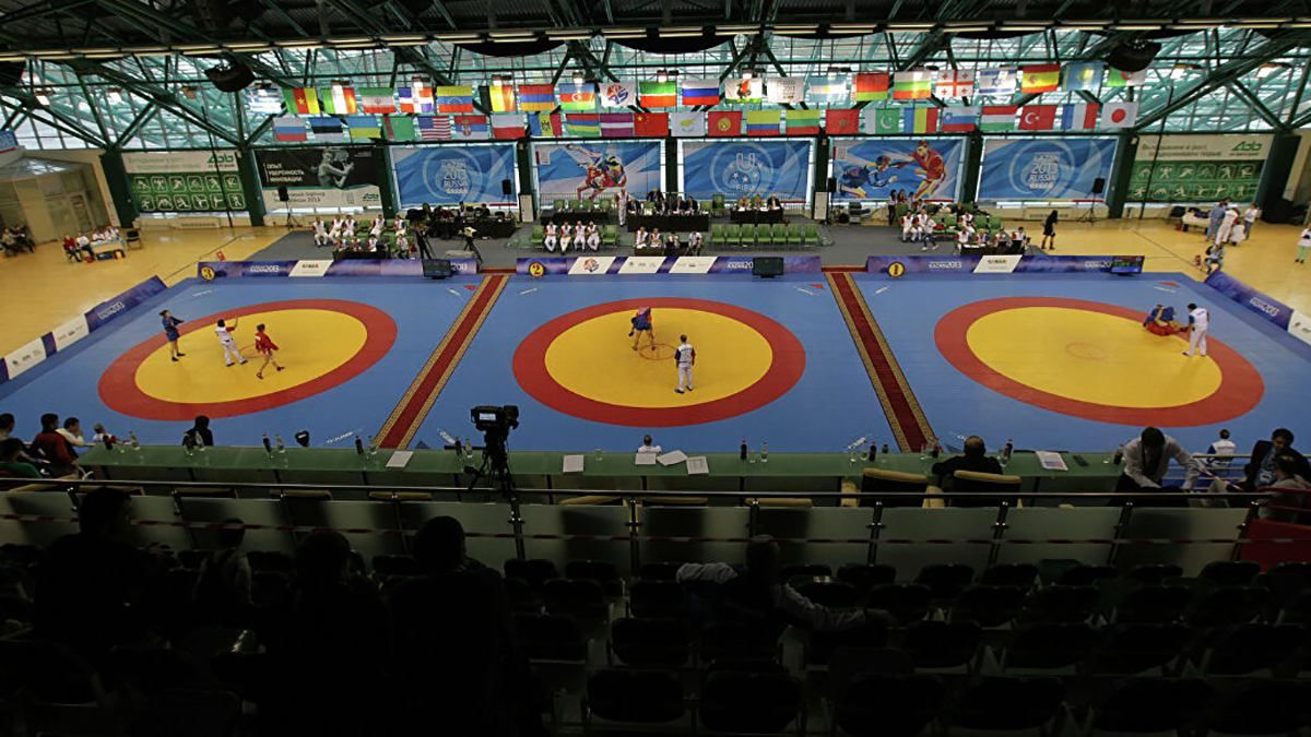 В России произошла массовая драка во время турнира по самбо: видео В России произошла массовая драка во время турнира по самбо: видео