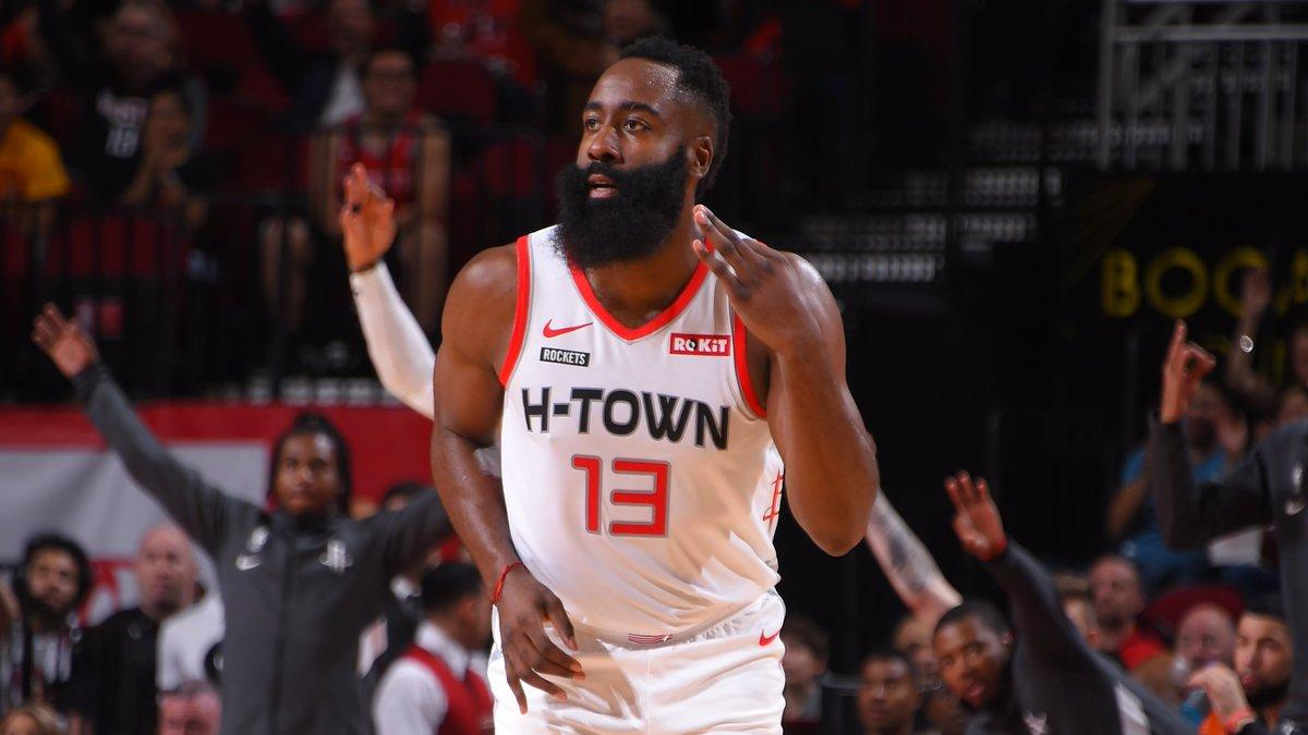 Звезда НБА забросил эффектный данк, но рефери не засчитали бросок: видео