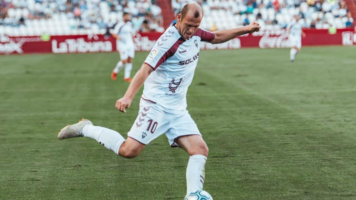 Украинский футболист Зозуля трогательно поздравил военных с Днем ВСУ Украинский футболист Зозуля трогательно поздравил военных с Днем ВСУ