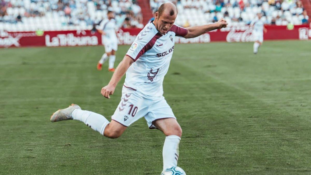 Украинский футболист Зозуля трогательно поздравил военных с Днем ВСУ