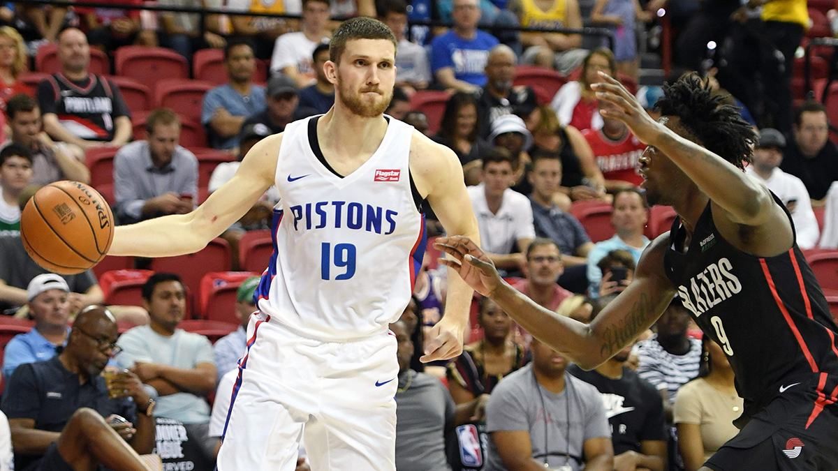 Михайлюк помог "Детройту" победить "Индиану" в напряженном матче: видео Михайлюк помог "Детройту" победить "Индиану" в напряженном матче: видео