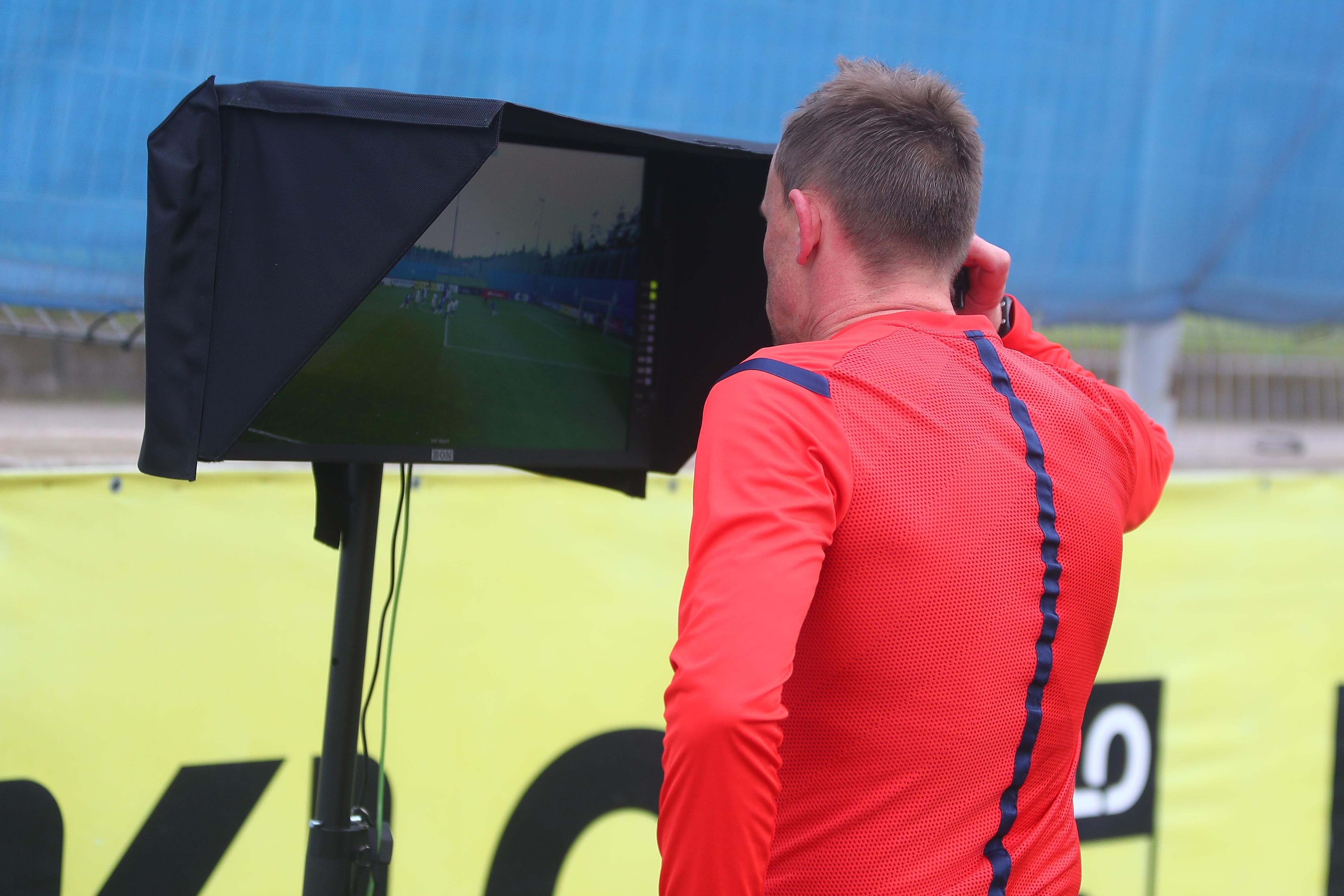 У матчі "Динамо" – "Зоря" арбітр призначив пенальті за допомогою системи VAR: відео