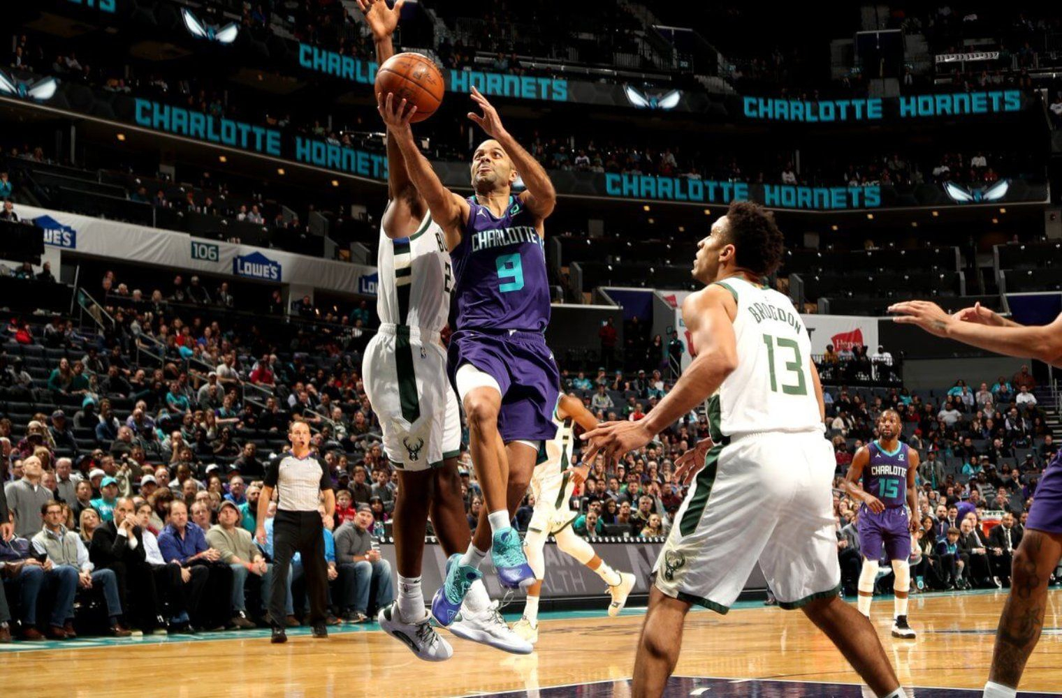 Дабл-дабл украинца Леня помог "Атланте" обыграть "Шарлотт": видео