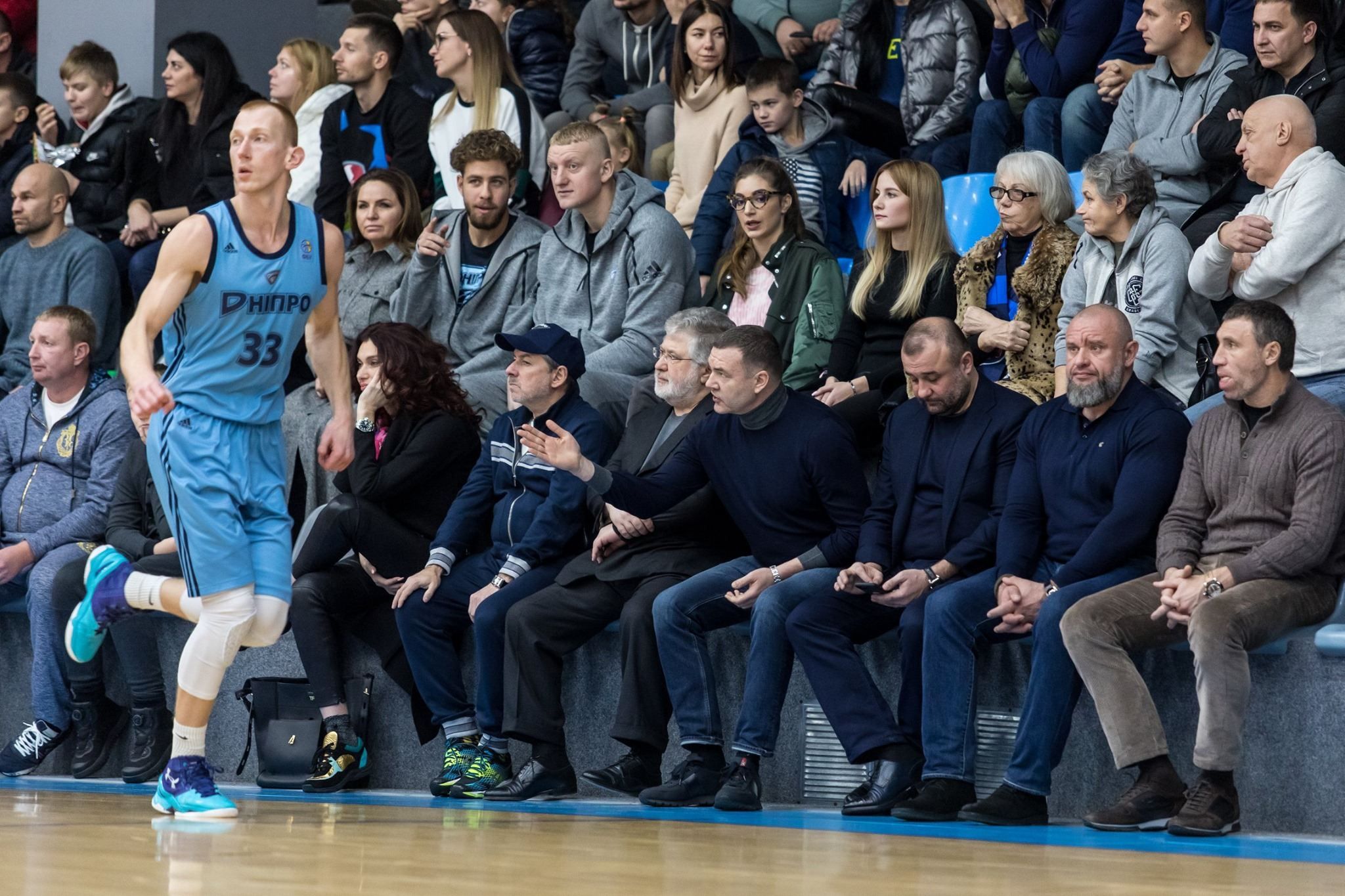 Коломойський погрожував судді матчу, де грав його син: клуб оштрафували через олігарха Коломойський погрожував судді матчу, де грав його син: клуб оштрафували через олігарха