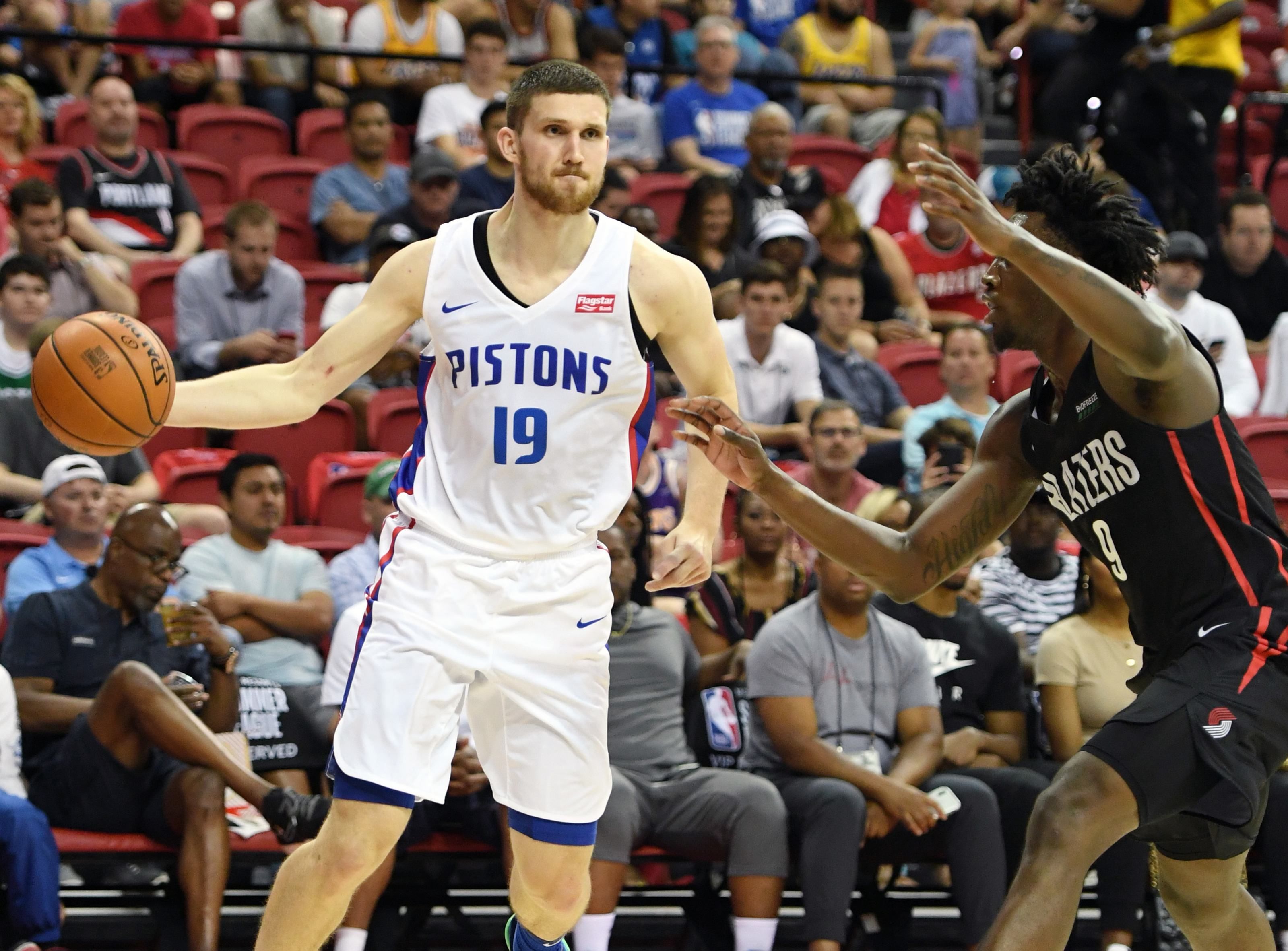 Українець Михайлюк допоміг "Детройту" обіграти "Новий Орлеан" в матчі НБА: відео Українець Михайлюк допоміг "Детройту" обіграти "Новий Орлеан" в матчі НБА: відео