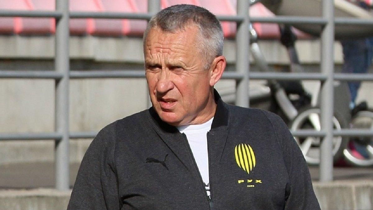 Український клуб сенсаційно розірвав контракт з відомим тренером