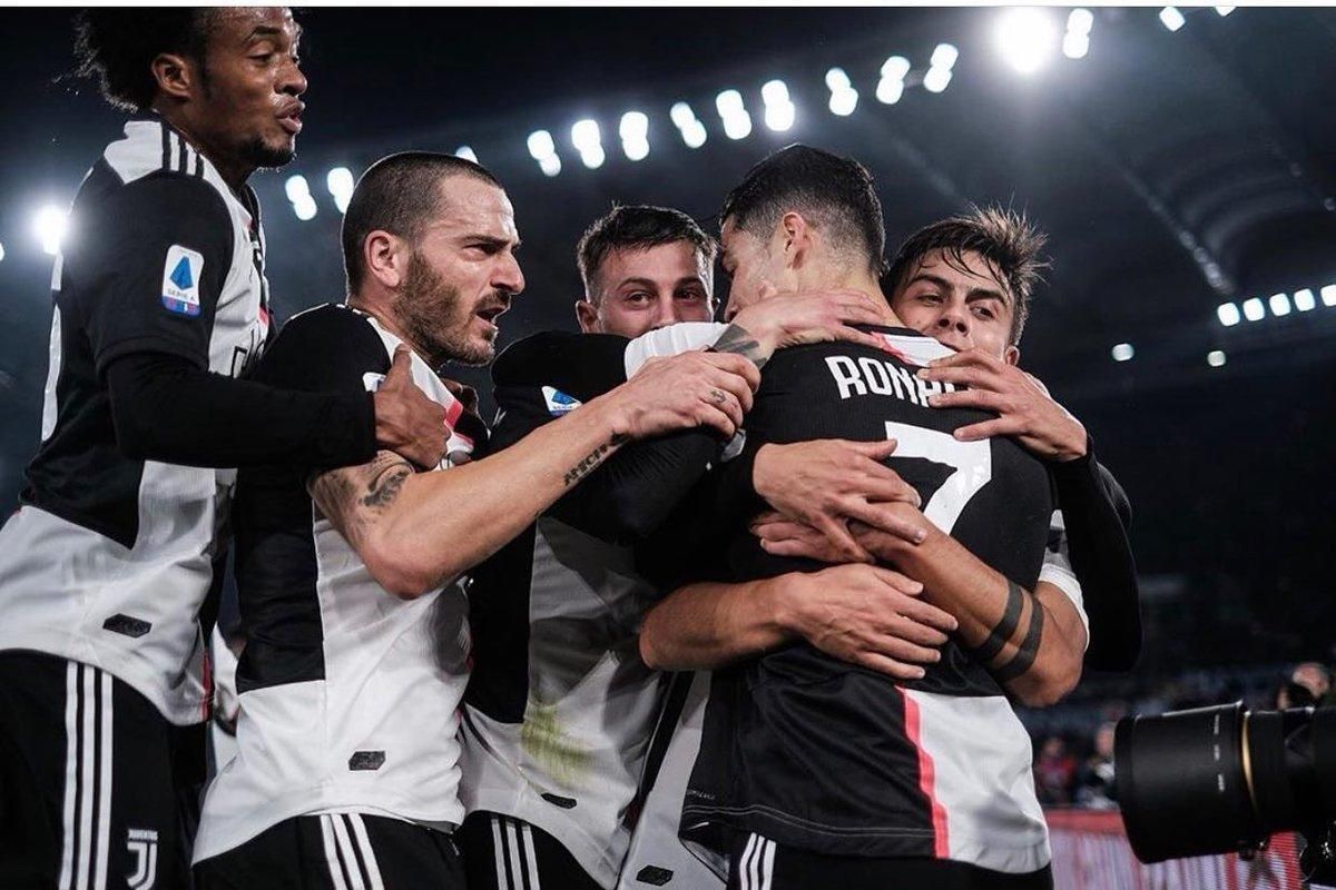 Роналду знову сконфузився на тренуванні "Ювентуса" та запустив м'яч у небо: відео Роналду знову сконфузився на тренуванні "Ювентуса" та запустив м'яч у небо: відео