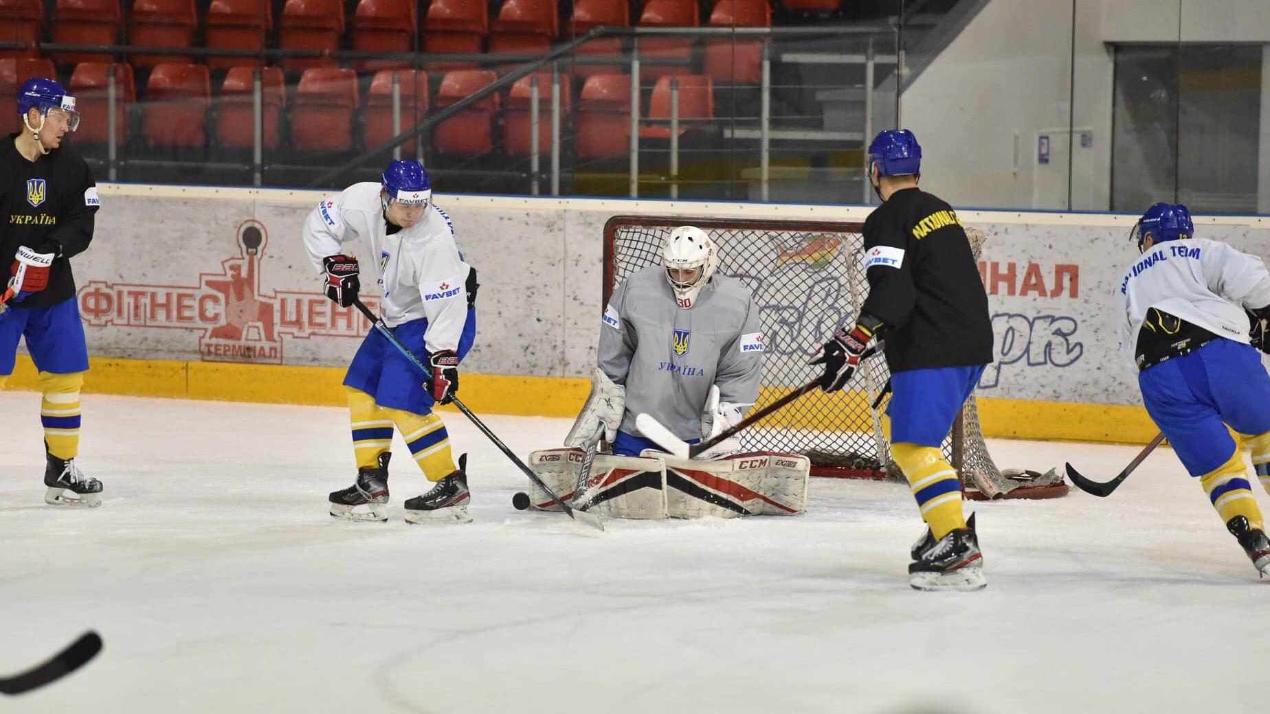 Сборная Украины по хоккею не сумела доиграть матч из-за травмы двух вратарей