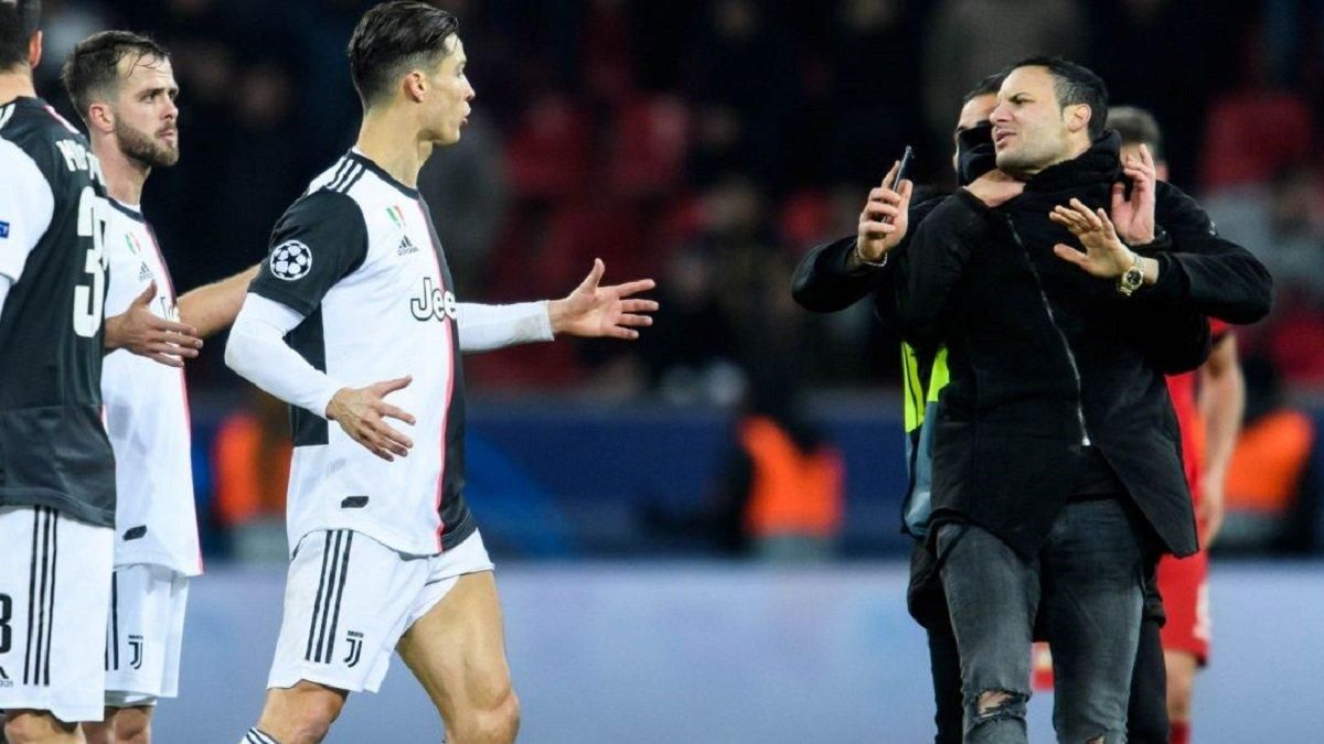 Роналду ледь не накинувся на фаната, який хотів зробити з ним фото – відео Роналду ледь не накинувся на фаната, який хотів зробити з ним фото – відео