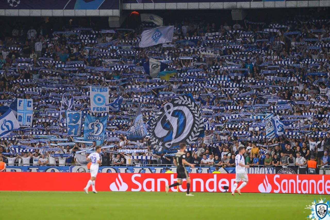 Ультрас "Динамо" ввели черный дресс-код на матч с "Десной" Ультрас "Динамо" ввели черный дресс-код на матч с "Десной"