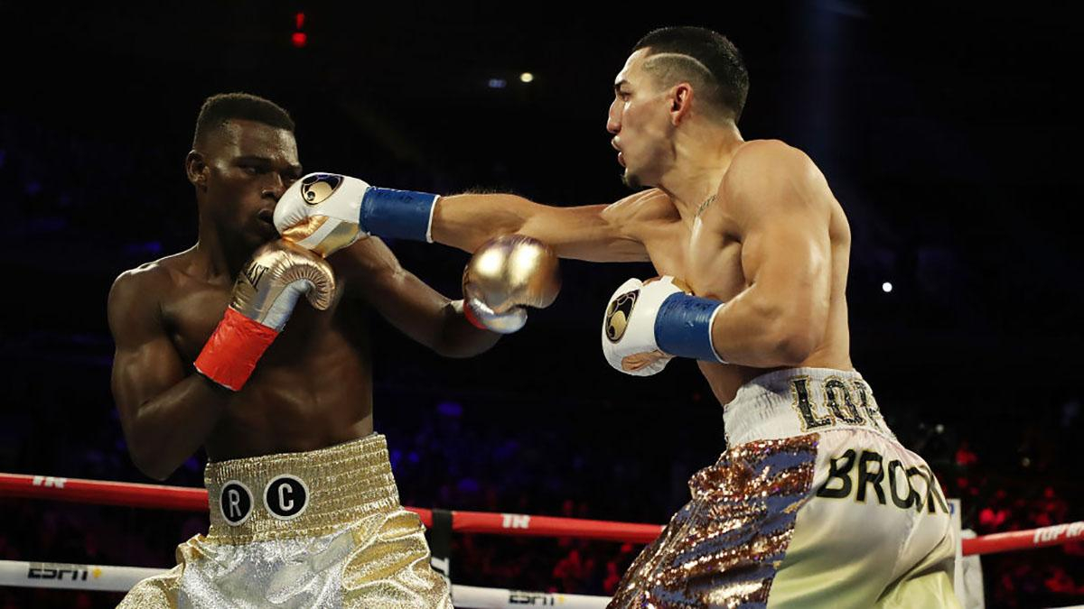 Теофимо Лопес во втором раунде эффектным нокаутом победил Ричарда Комми в бою за пояс IBF: видео