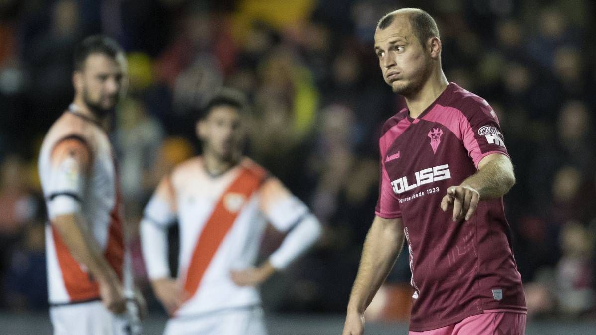 МЗС стало на захист Зозулі: Образи фанатів є співзвучними зі штампами російської пропаганди МЗС стало на захист Зозулі: Образи фанатів є співзвучними зі штампами російської пропаганди