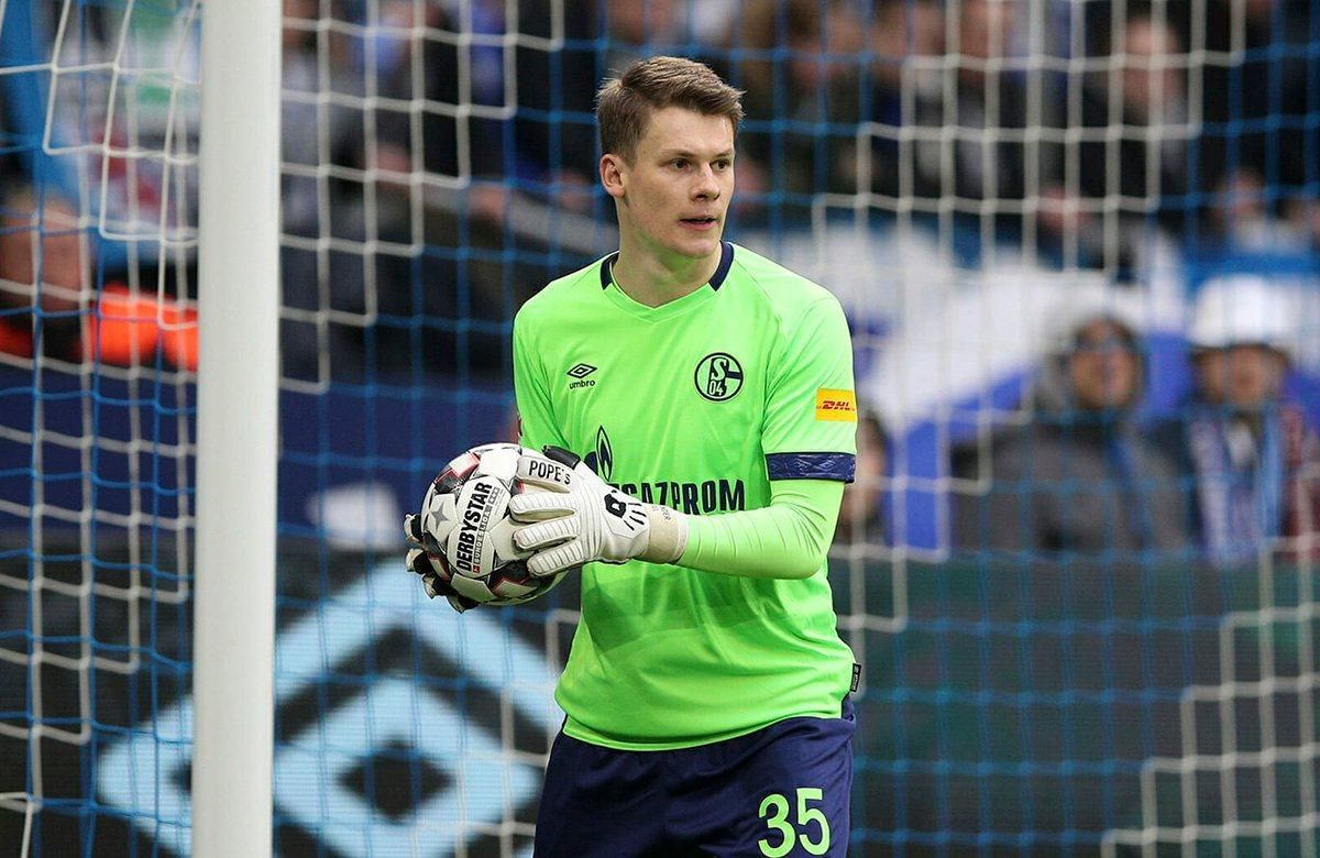 Воротар "Шальке" ледь не вбив гравця "Айнтрахта" ударом шипами – відео моменту Воротар "Шальке" ледь не вбив гравця "Айнтрахта" ударом шипами – відео моменту