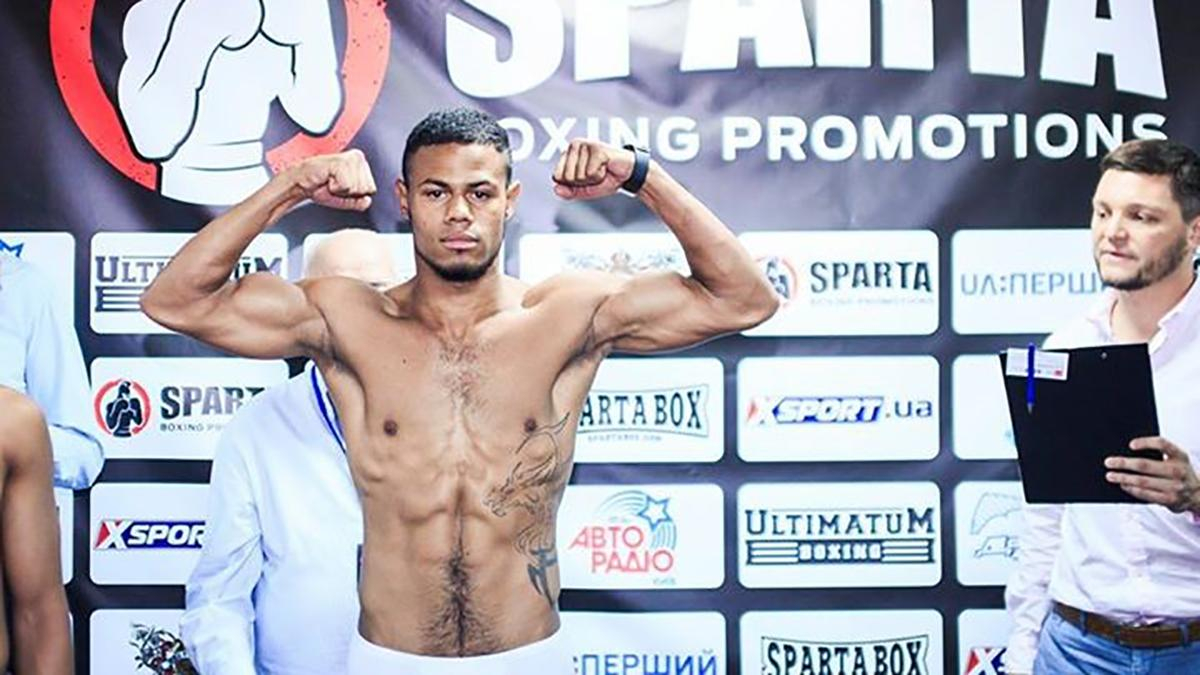 Олимпийский чемпион за 99 секунд нокаутировал украинского боксера: видео