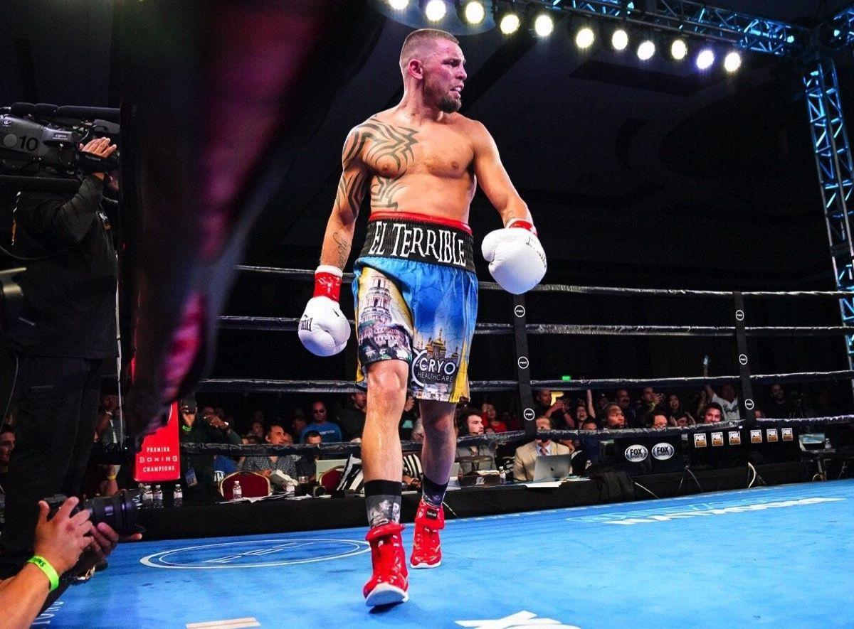 Двое украинских боксеров получили шанс драться за чемпионские пояса