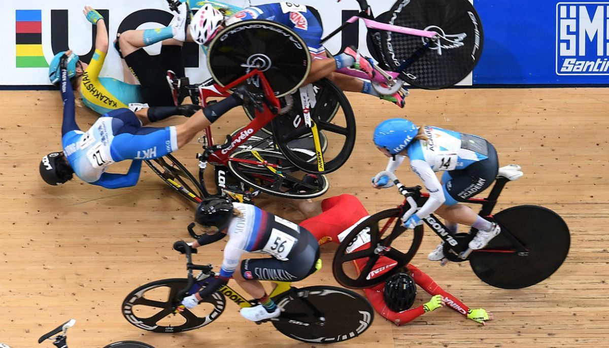 На етапі Кубка світу з велотреку стався моторошний завал: відео