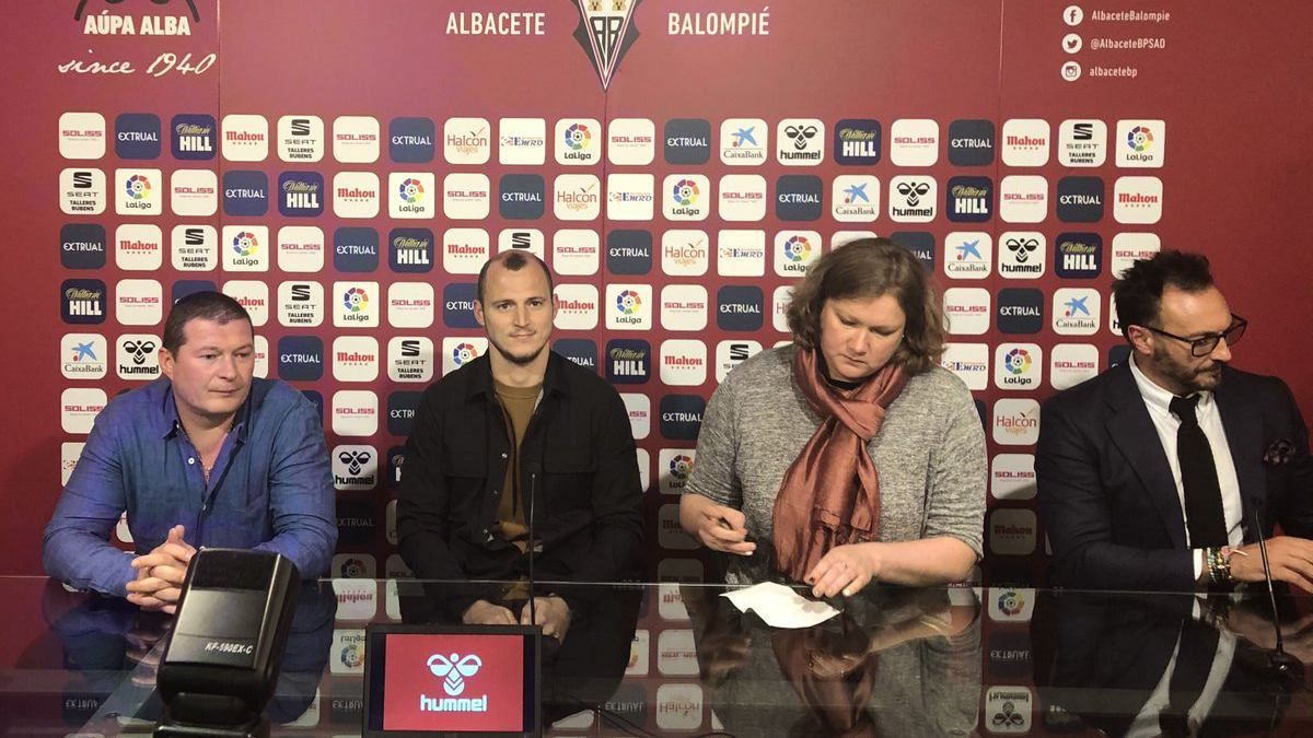 Зозуля вперше прокоментував скандал з фанами "Райо Вальєкано" Зозуля вперше прокоментував скандал з фанами "Райо Вальєкано"