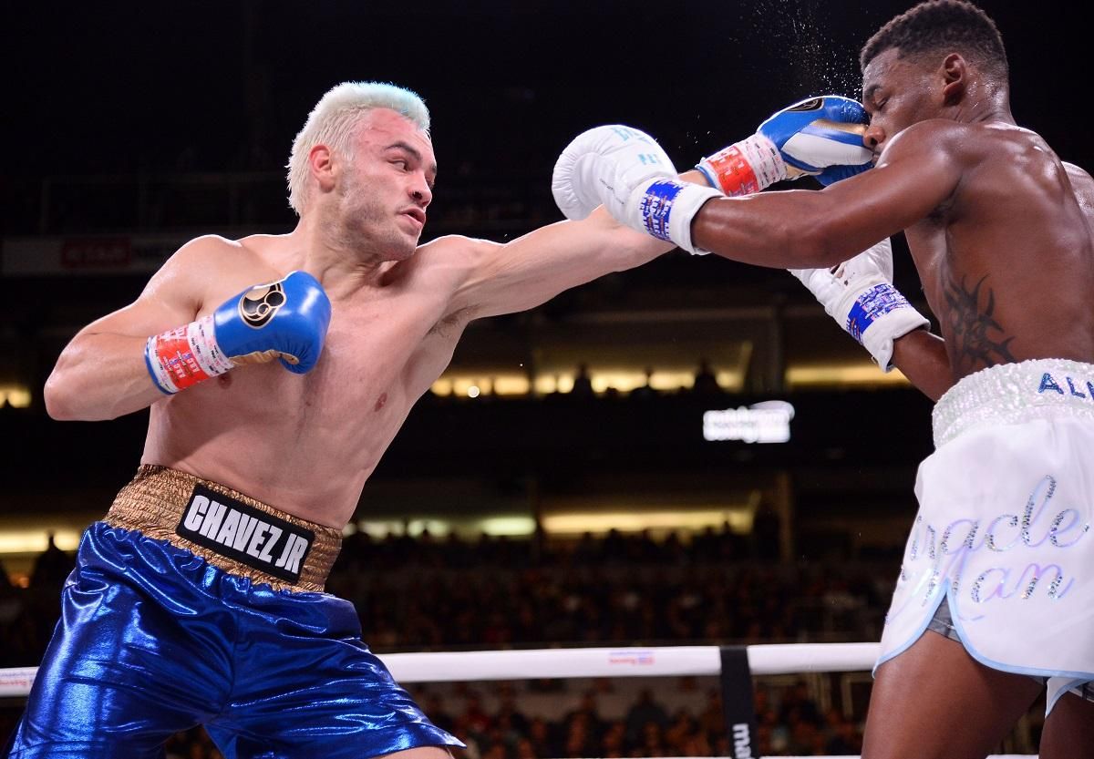 Син легендарного боксера здався в бою з колишнім суперником Дерев'янченка: відео Син легендарного боксера здався в бою з колишнім суперником Дерев'янченка: відео