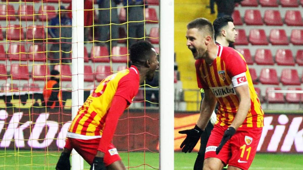 Українець Кравець забив третій гол в чотирьох матчах за турецький клуб: відео