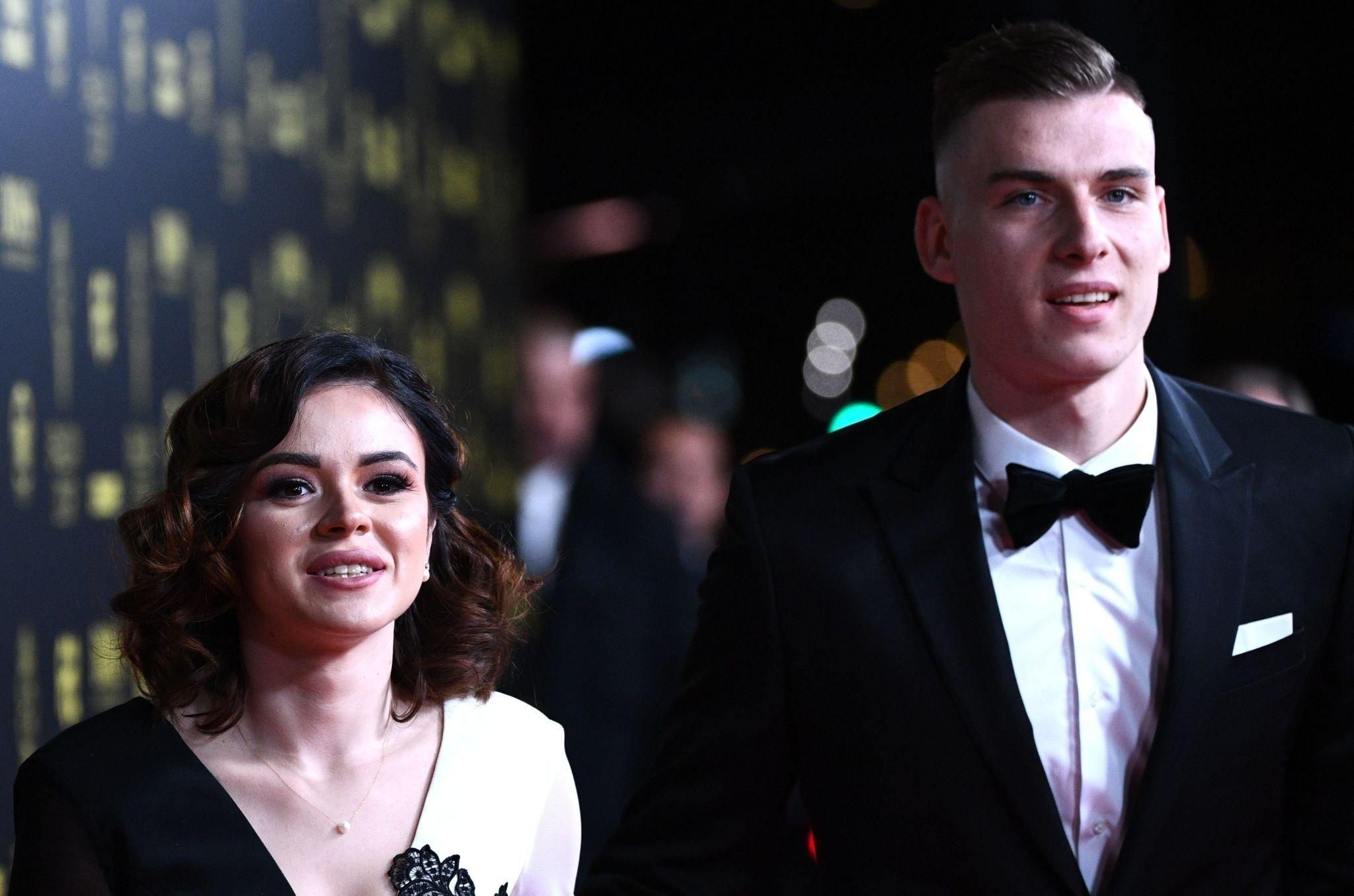 Лунін зробив пропозицію своїй дівчині на стадіоні "Вальядоліду": миле фото Лунін зробив пропозицію своїй дівчині на стадіоні "Вальядоліду": миле фото