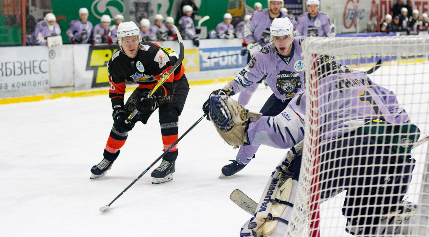 "Кременчуг" уверенно одолел "Волков"